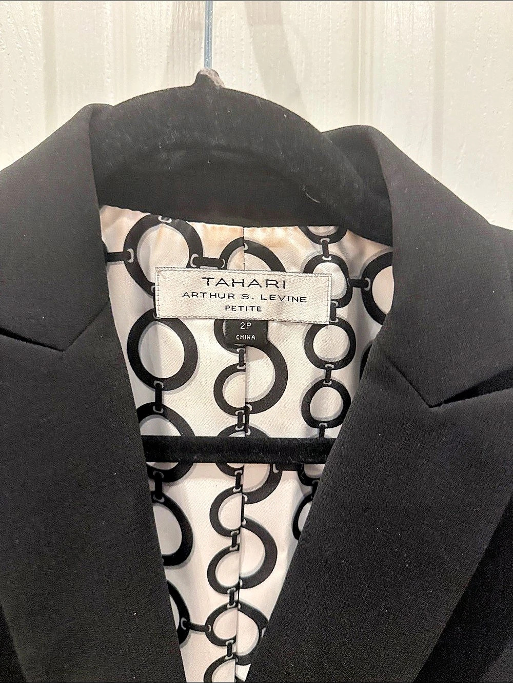 Tahari Arthur S Levine Petite Black & White Size 2P Like New - Picture 2 of 4